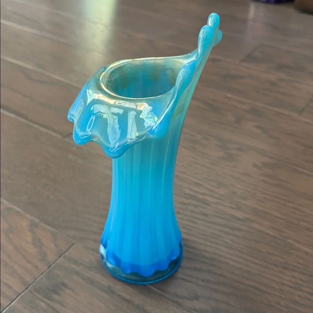 Westmoreland Corinth Blue Opal Jack-in-the-Pulpit carnival glass vase. - Picture 4 of 8
